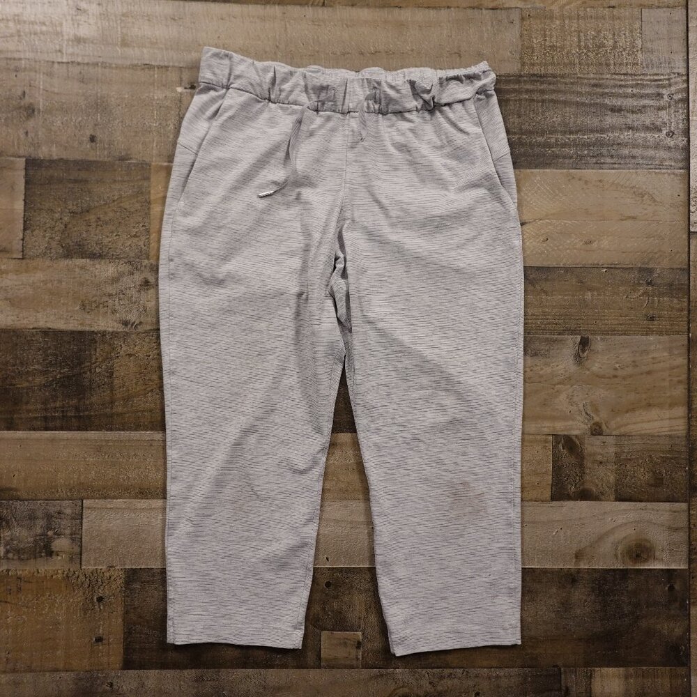 Lululemon On the Fly Crop 23” Women’s Size 10 Gray Athletic Casual Pant Luxtreme